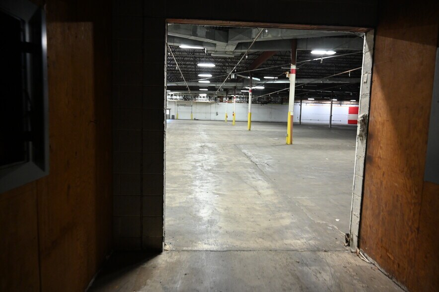 More Photos Of 2300 Claremont Ave, Ashland Freestanding For Lease