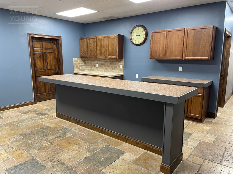 More Photos Of 3712-3728 Vineland Rd, Orlando Warehouse For Lease