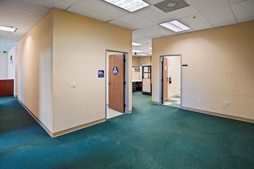 More Photos Of 42913 Capital Dr, Lancaster Light Manufacturing For Sale