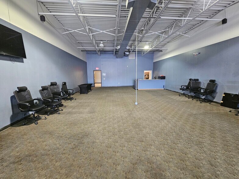 More Photos Of 1811-1833 Mckees Rocks Rd, McKees Rocks Storefront For Lease