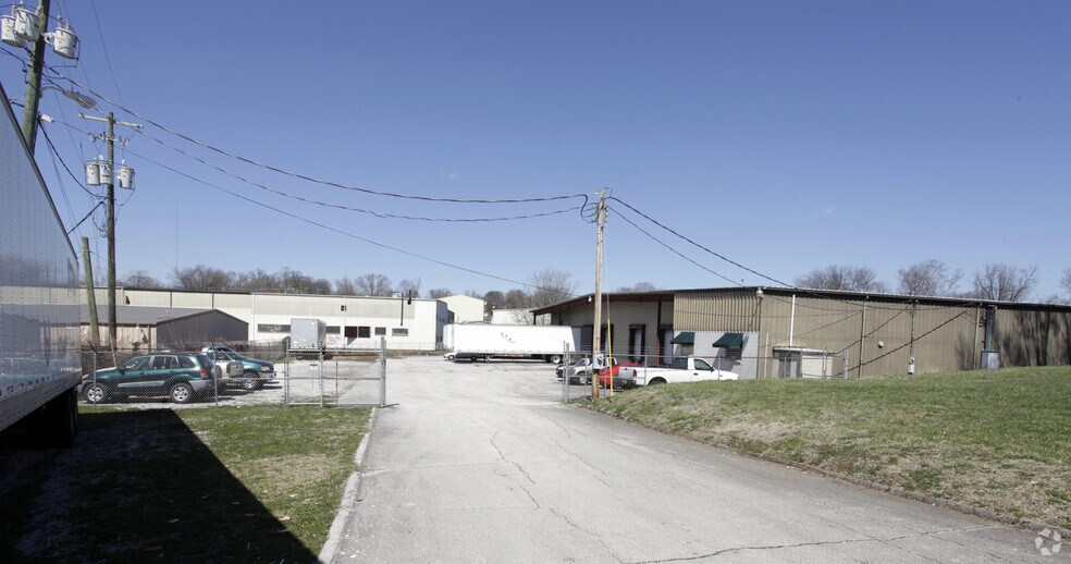 More Photos Of 2129 Chipman St, Knoxville Warehouse For Lease