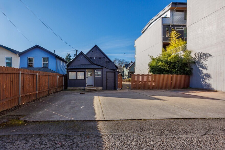 More Photos Of 4124 N Mississippi Ave, Portland Flex For Lease