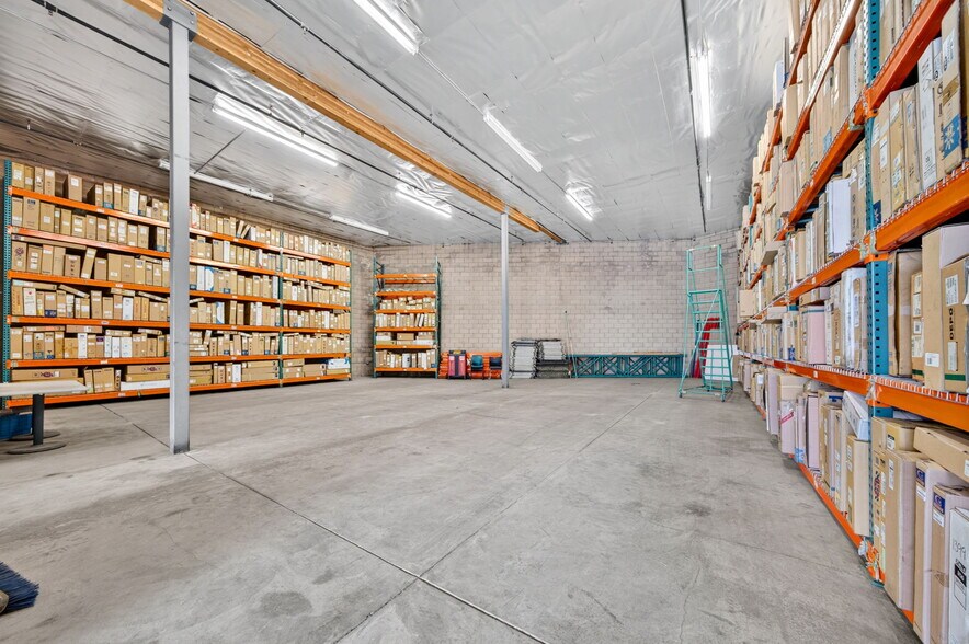 More Photos Of 4910 W Adams Blvd, Los Angeles Industrial For Lease