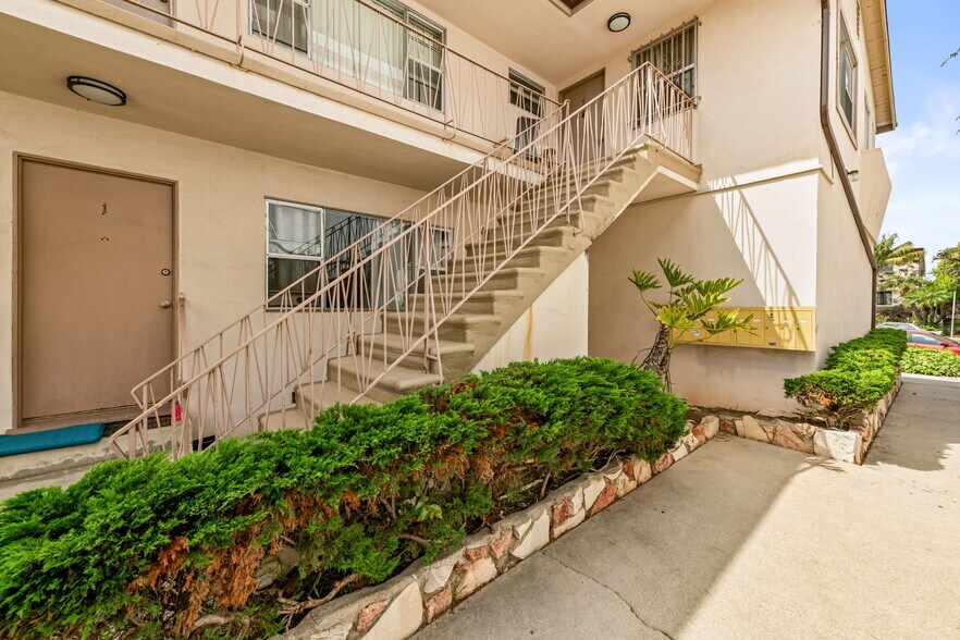 More Photos Of 1050 12th St, Santa Monica Apartments For Sale