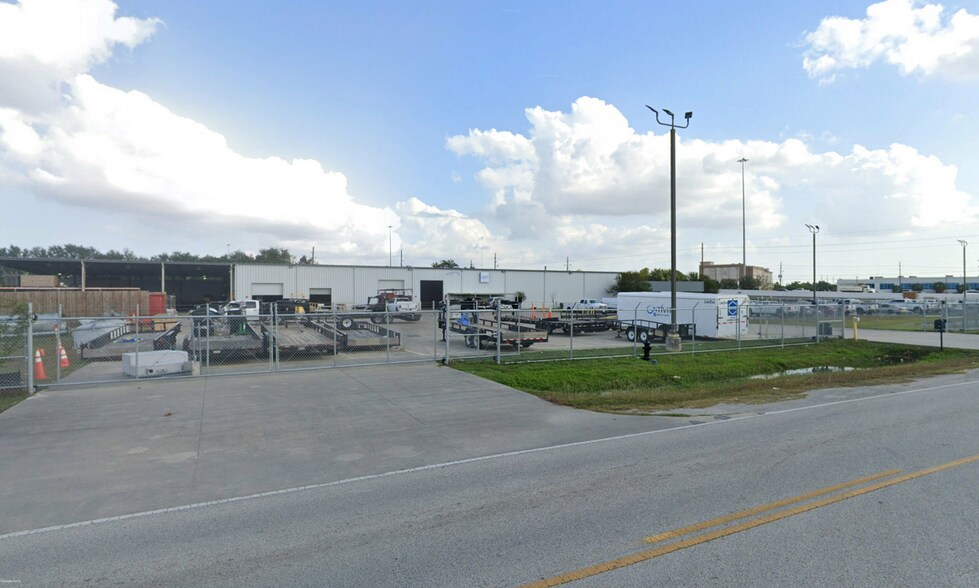 More Photos Of 11300 Windfern Rd, Houston Warehouse For Lease