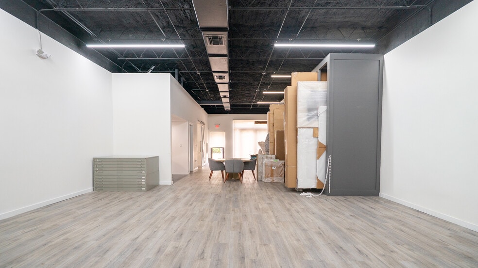 More Photos Of 324 NE 61st St, Miami Warehouse For Lease
