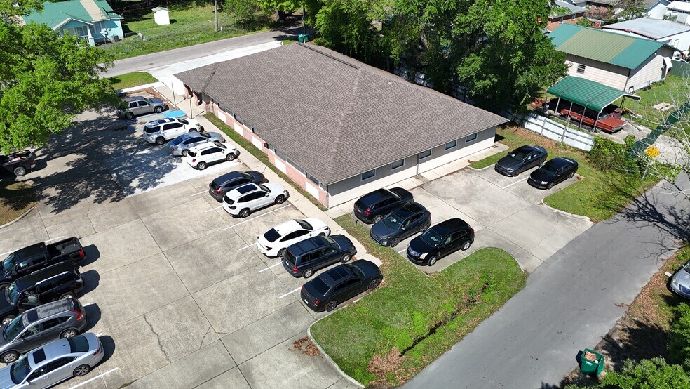 More Photos Of 4540 W Railroad St, Gulfport Medical For Sale