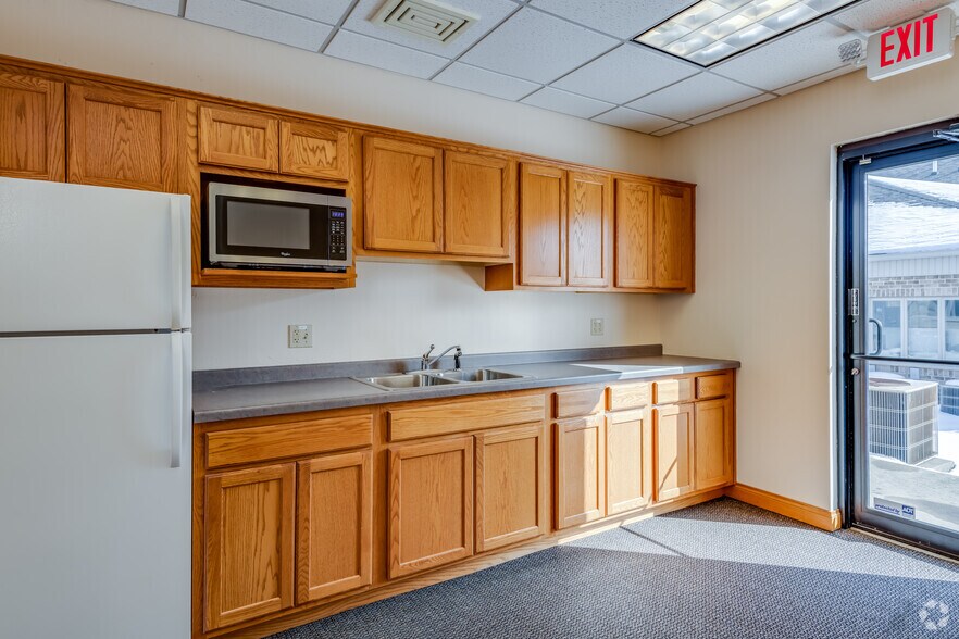 More Photos Of 119 N McCarthy Rd, Appleton Office For Lease