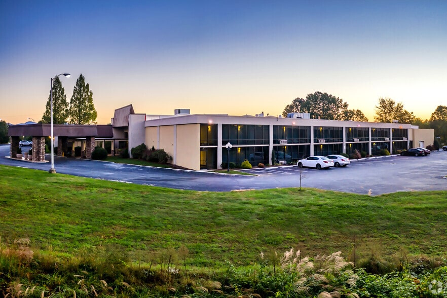 More Photos Of 201 Sugarloaf Rd, Hendersonville Hotel For Sale