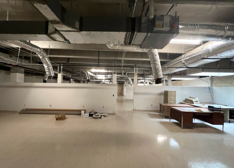 More Photos Of 7615 Warehouse Ave, Winfield Manufacturing For Sale