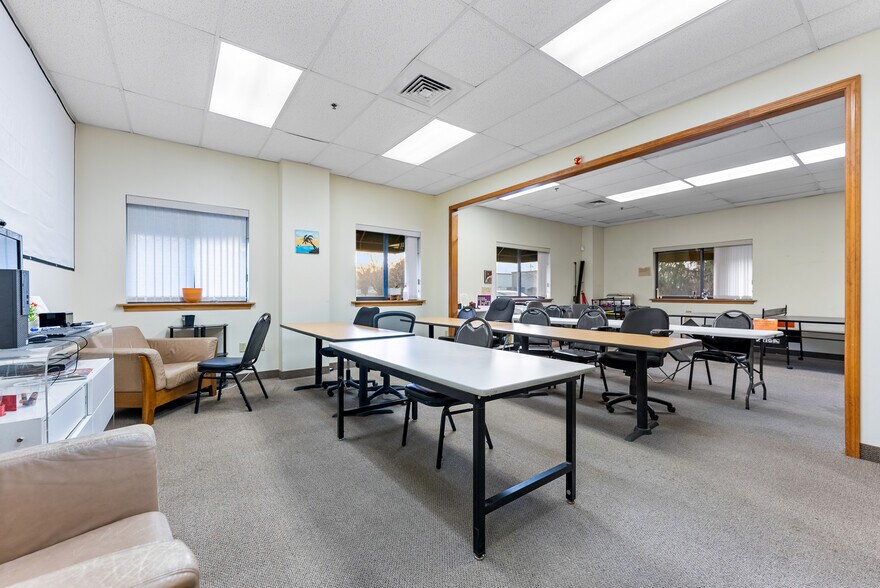 More Photos Of 6 Industrial Pky, Easthampton Manufacturing For Lease