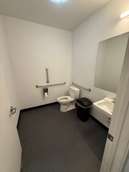 More Photos Of 5707-5709 Arundel Ave, Rockville Warehouse For Sale