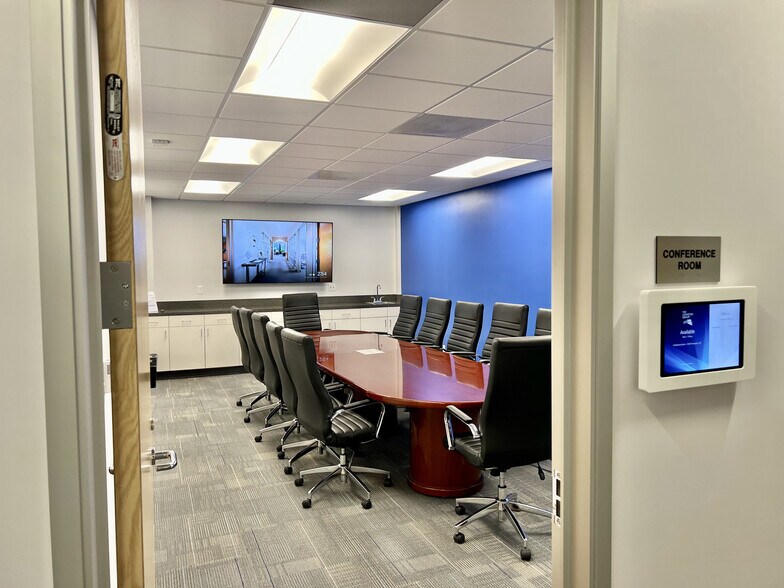 More Photos Of 2659 Townsgate Rd, Westlake Village Office For Lease