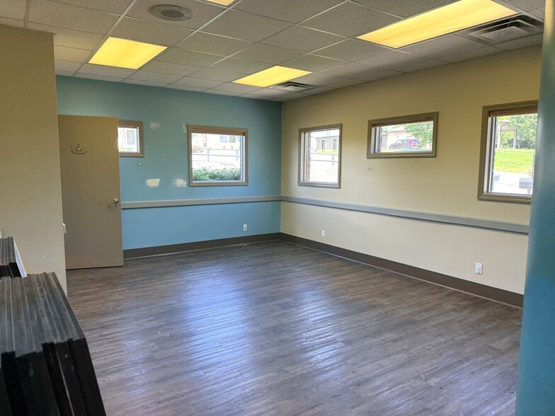 More Photos Of 4 Physicians Park, Frankfort Healthcare For Sale