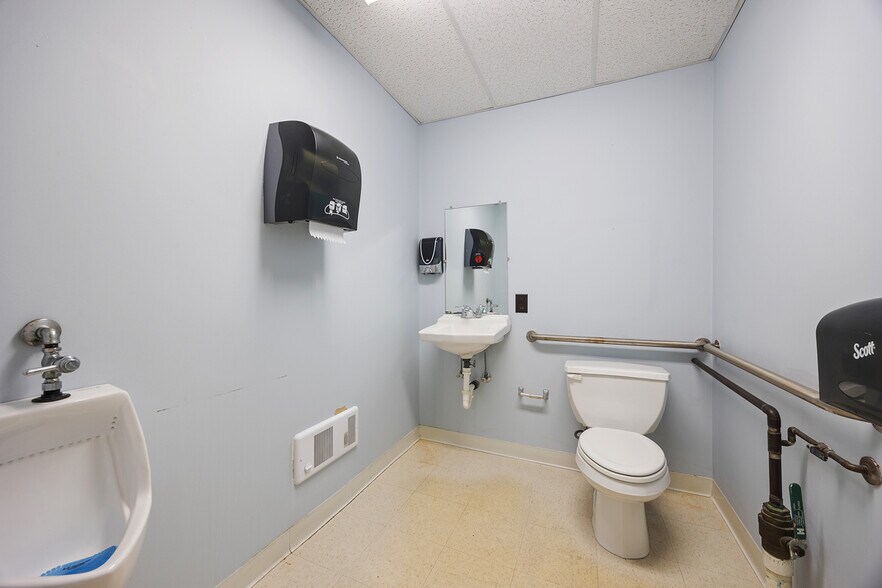 More Photos Of 673 Morganza Rd, Canonsburg Storefront Retail Office For Lease