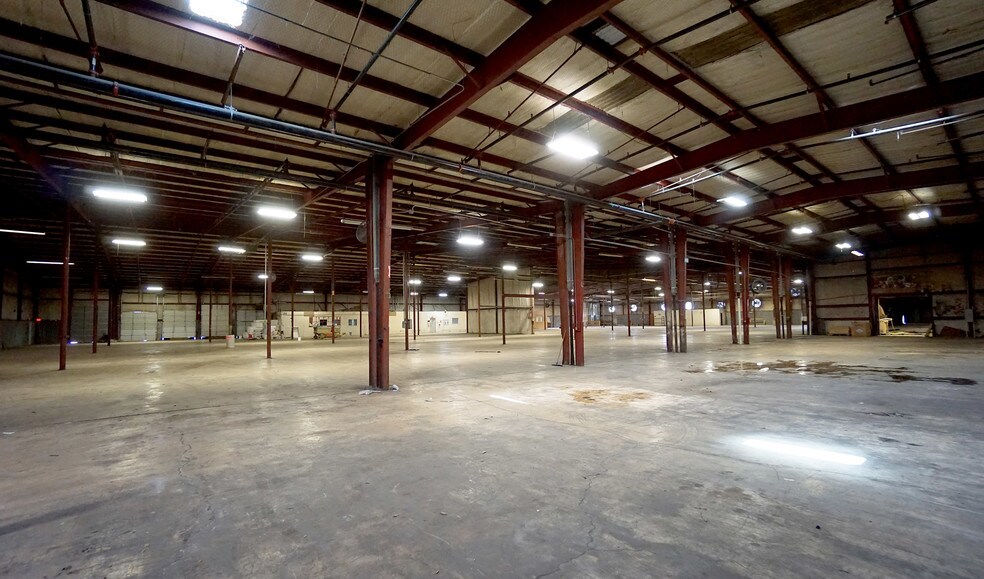 More Photos Of 601 W 2nd St, Taylor Warehouse For Lease