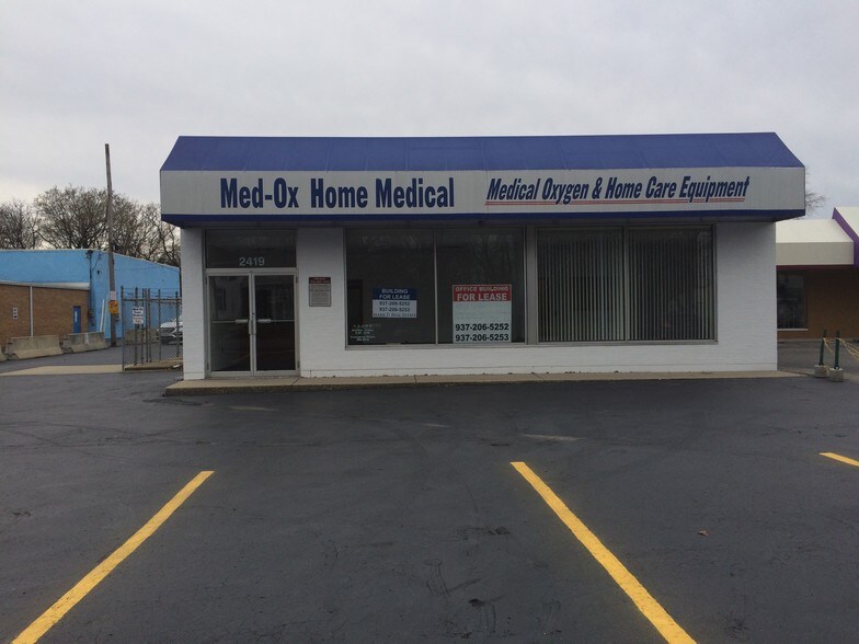 More Photos Of 2419 E High St, Springfield Storefront For Sale