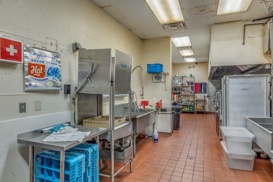 More Photos Of 3571/3585 McGehee Rd, Montgomery Restaurant For Sale