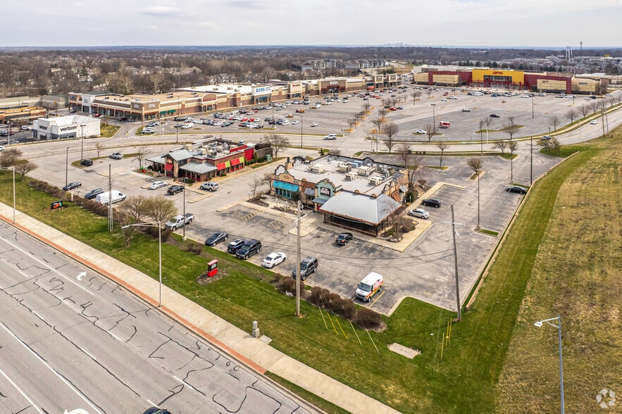 More Photos Of 8340 NW Roanridge Rd, Kansas City Restaurant For Lease