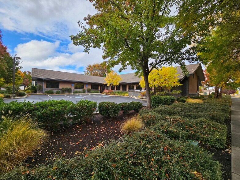 More Photos Of 831 O'Hare Pky, Medford Medical For Lease