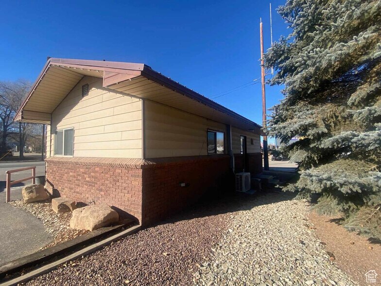 More Photos Of 184 Center st, Duchesne Office For Sale