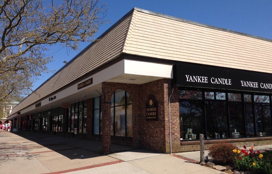 More Photos Of 3-51 Long Wharf Mall, Newport Storefront Retail Office For Lease