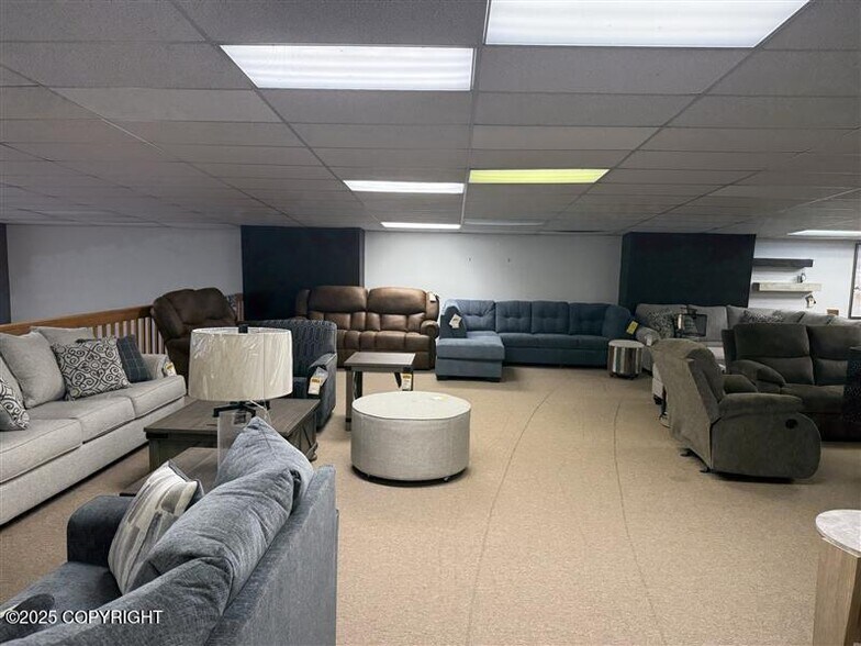 More Photos Of 651 N Shoreline Dr, Wasilla Showroom For Sale