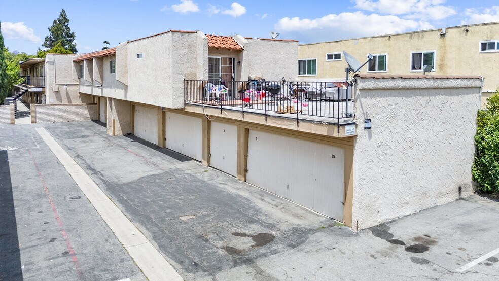 More Photos Of 935 W Bishop St, Santa Ana Apartments For Sale