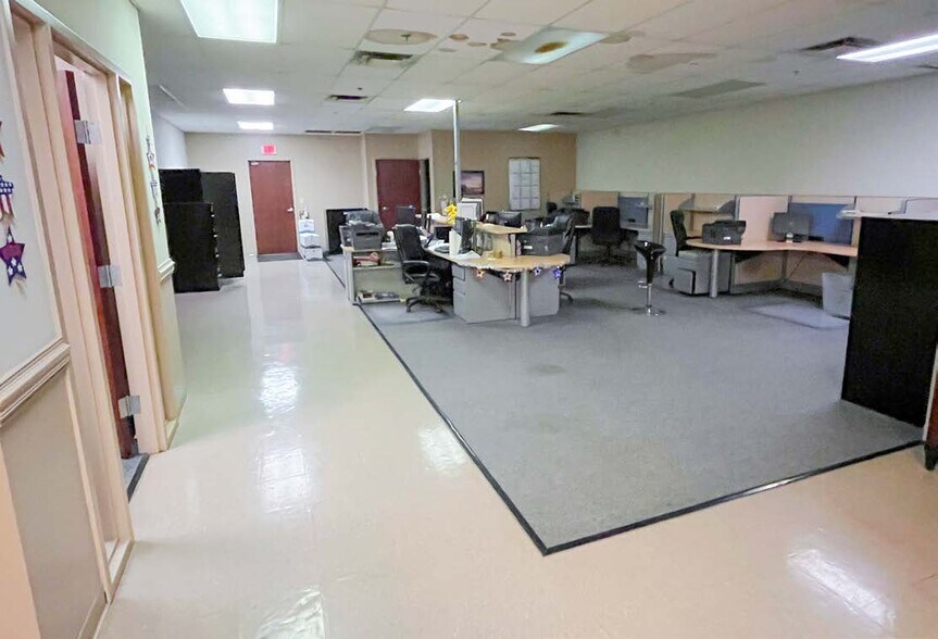 More Photos Of 1769 Latham St, Memphis Distribution For Sale