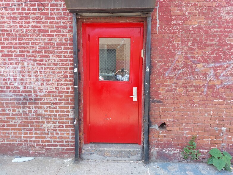 More Photos Of 264 41st St, Brooklyn Warehouse For Lease