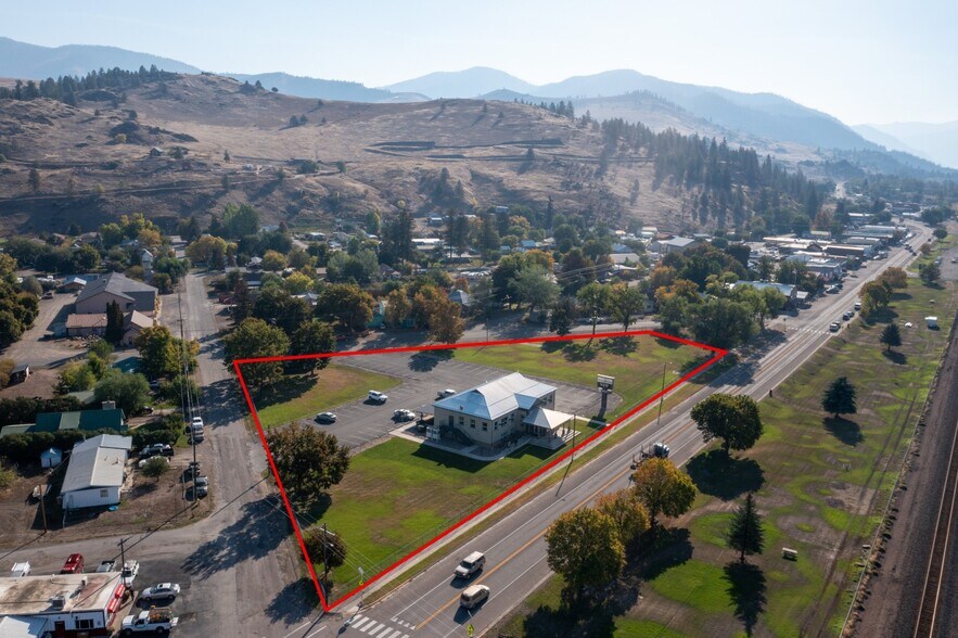 Primary Photo Of 200 W Railroad Ave, Plains Medical For Sale