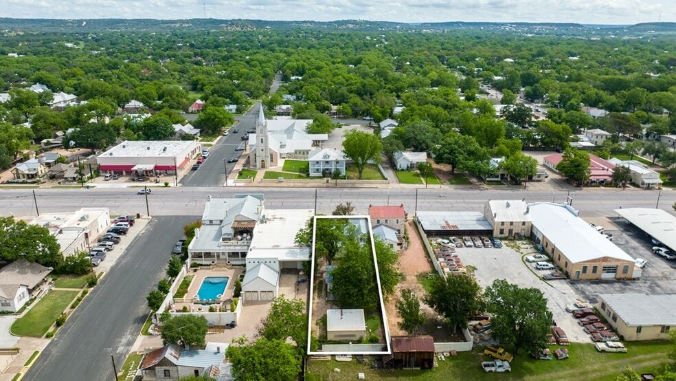 More Photos Of 421 W Main St, Fredericksburg Office Residential For Lease