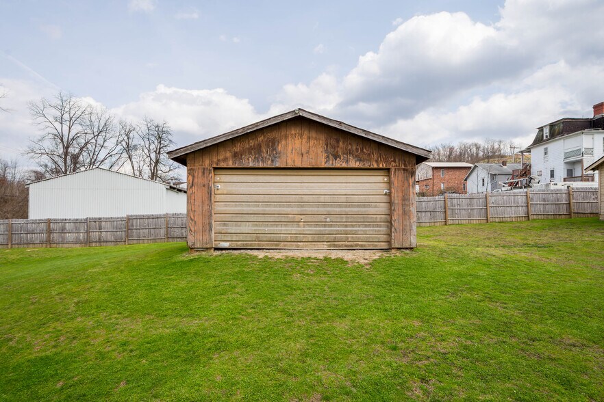 More Photos Of 19 Old Monongahela Pike, Eighty Four Service For Sale