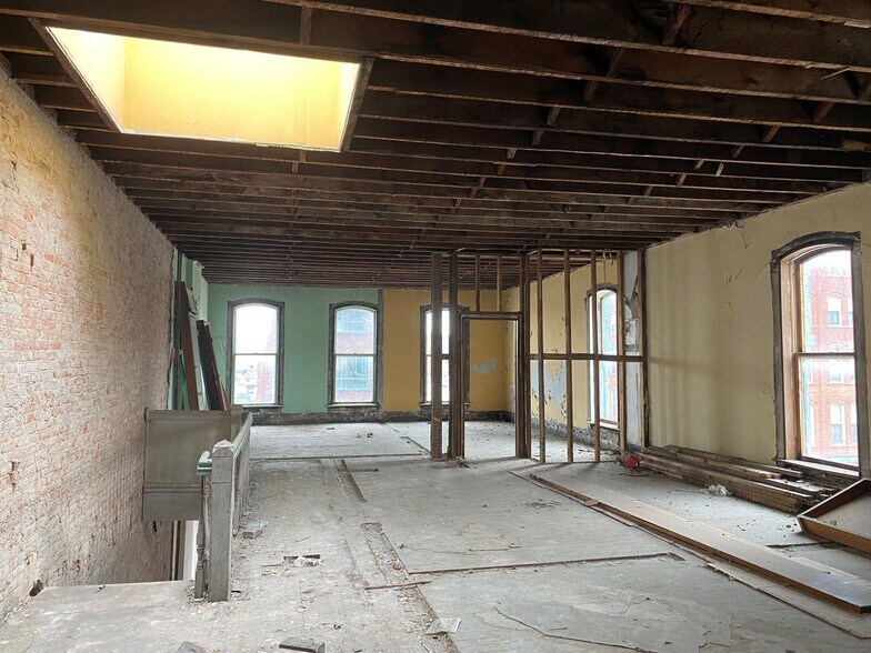 More Photos Of 101-123 Main St, Dubuque Storefront Retail Office For Sale