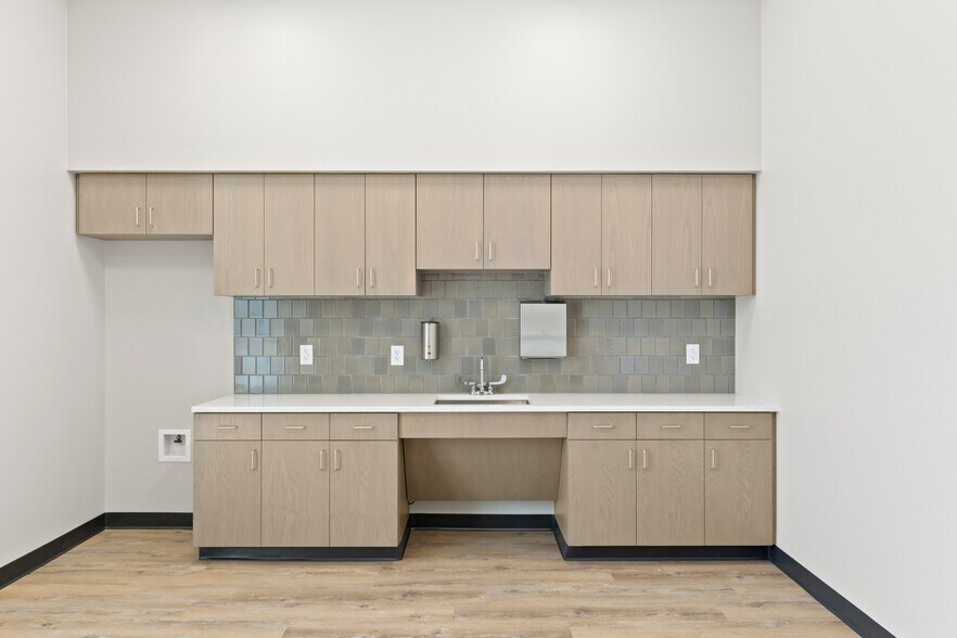 More Photos Of 1720 Eberhart Rd, Temple Warehouse For Lease