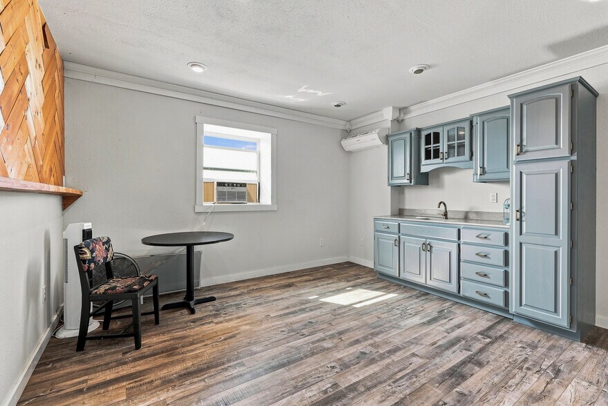 More Photos Of 204 S Broadway, Salisbury Specialty For Sale