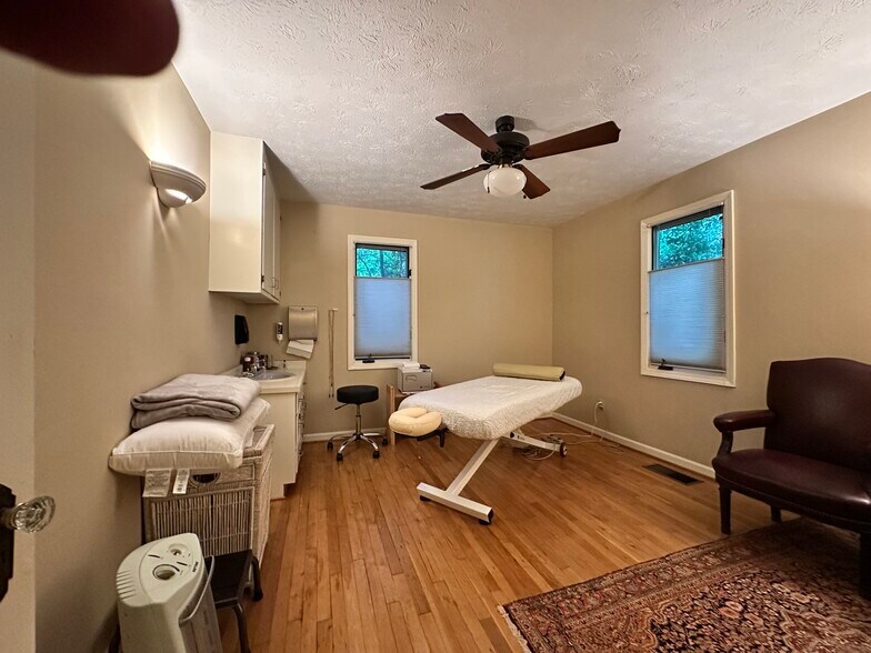 More Photos Of 2080 Prince Ave, Athens Medical For Lease