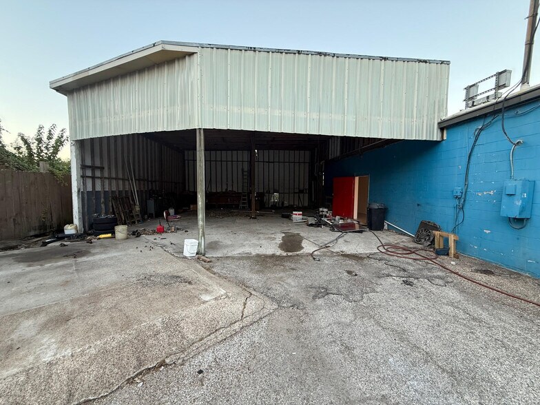 More Photos Of 1731 Bingle Rd, Houston Freestanding For Lease