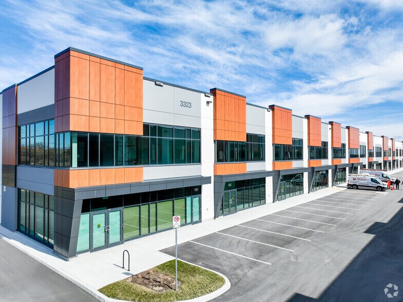 More Photos Of 3303 Superior Crt, Oakville Unknown For Lease