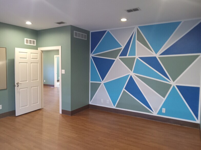 More Photos Of 2702 Calloway Rd, Tyler Office For Lease