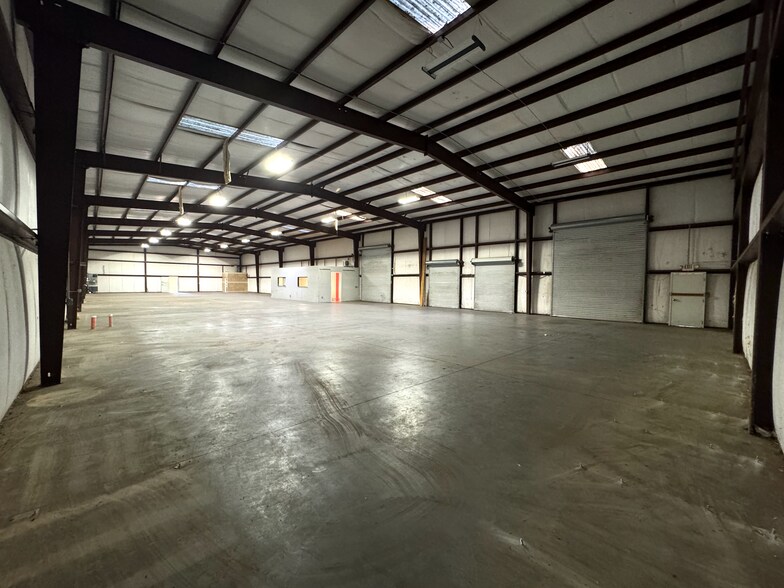 More Photos Of 391 Cable Industrial Way, Carrollton Warehouse For Lease