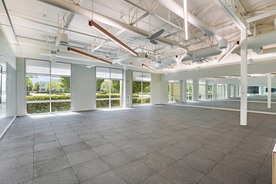 More Photos Of 2525 N 1st St, San Jose Unknown For Lease