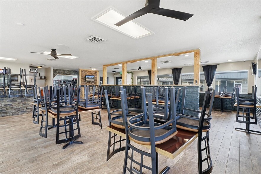 More Photos Of 859 S US Highway 41, Inverness Restaurant For Sale
