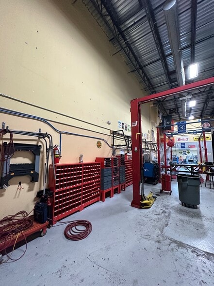 More Photos Of 14930 Corporate Rd S, Jupiter Warehouse For Sale