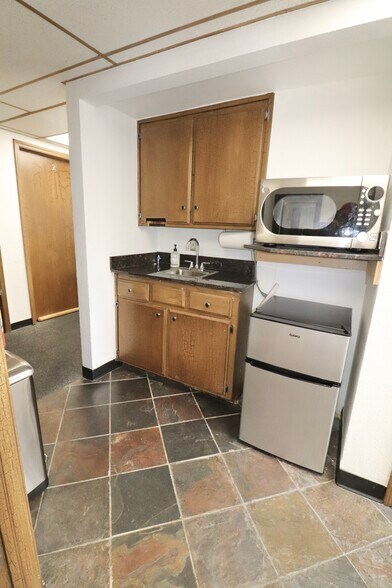 More Photos Of 2912 Lakeside Dr, Oklahoma City Office For Sale