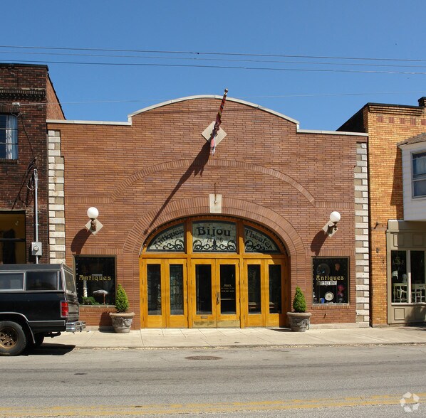 More Photos Of 7806 Lorain Ave, Cleveland Storefront For Sale