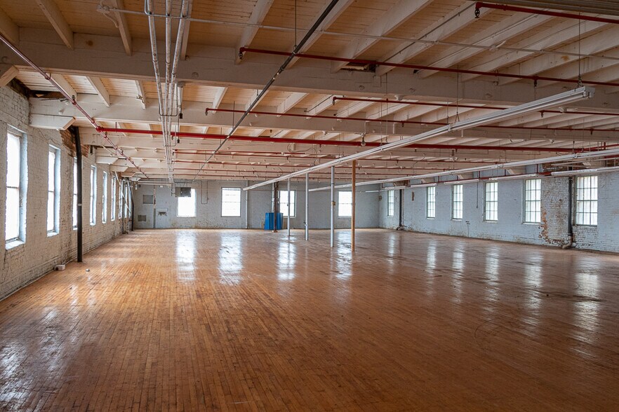 More Photos Of 253 Rue Michaud, Coaticook Manufacturing For Lease