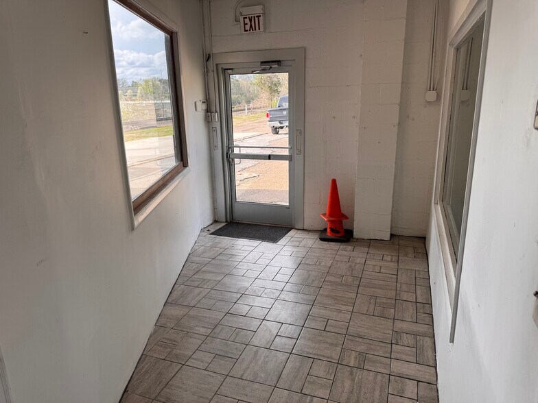 More Photos Of 4001 Bruhin Rd, Knoxville Warehouse For Sale