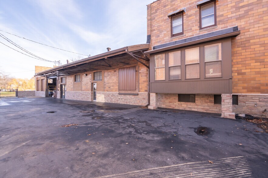 More Photos Of 425 E Front St, Monroe Manufacturing For Lease