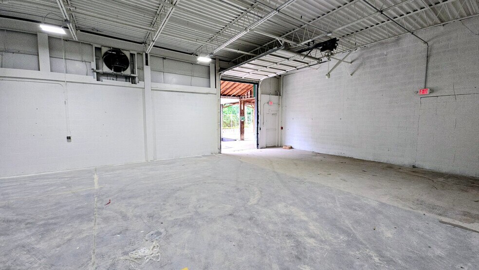 More Photos Of 9 S Forrest Ave, Norristown Manufacturing For Lease